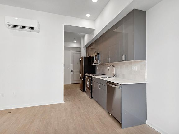 3rd image of 227 N 12th St #202