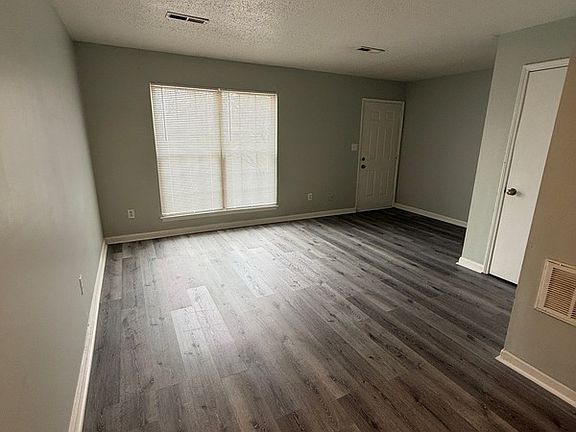3rd image of 2014 Hobbs Rd SE APT 8