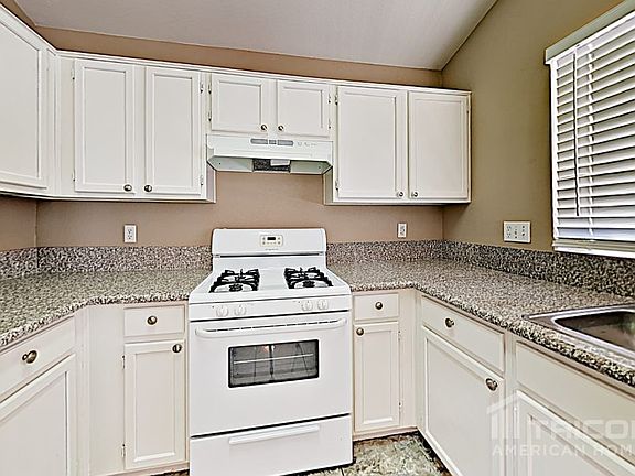 4th image of 4651 Skybolt St