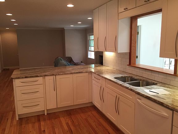 5th image of 1810 N Akin Dr NE