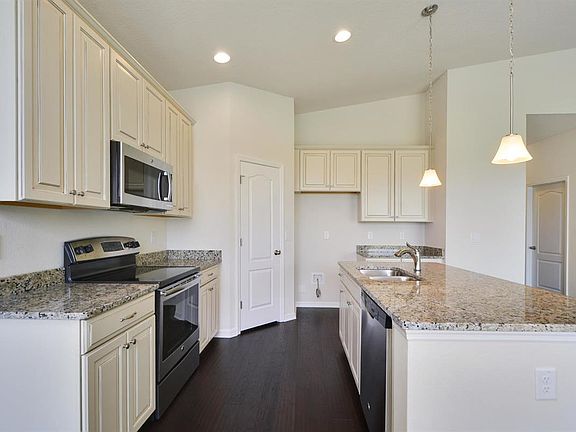 3rd image of 264 Whirlaway Dr