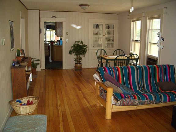 Living/dining area