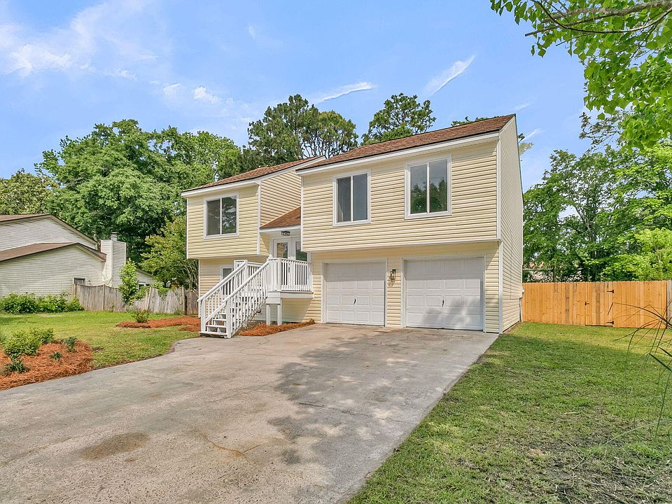 1st image of 104 Foxfire Ct