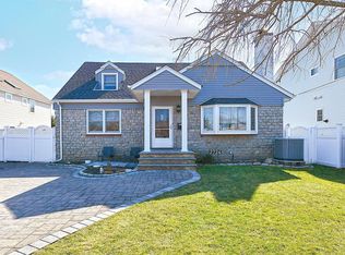 2724 Landing Ave, Bellmore, NY 11710