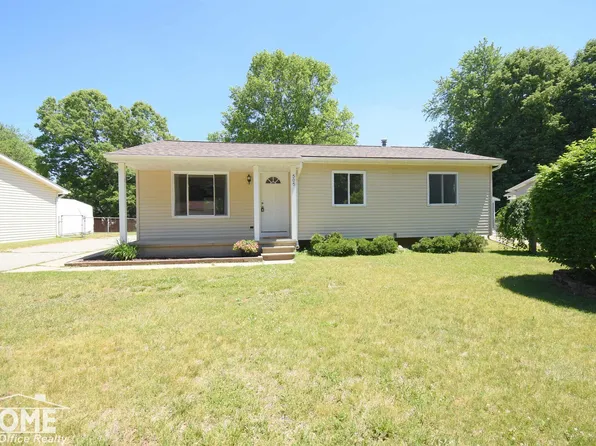 505 Wild Oak Ln, Perry, MI 48872