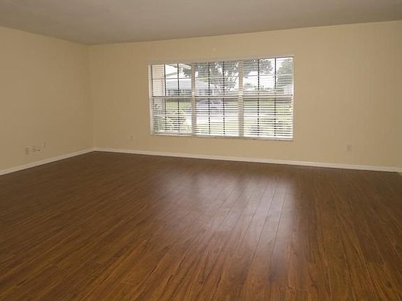 5th image of 2609 Plantation Dr