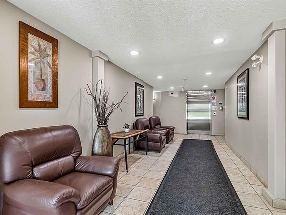 4th image of 249 SW Gregoire Dr #503