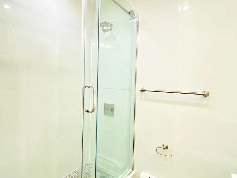 891 Grand St #3B — Photo 10