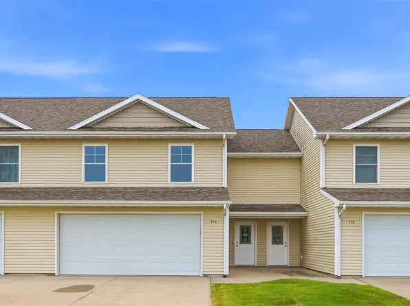714 W 3rd St, Kalona, IA 52247