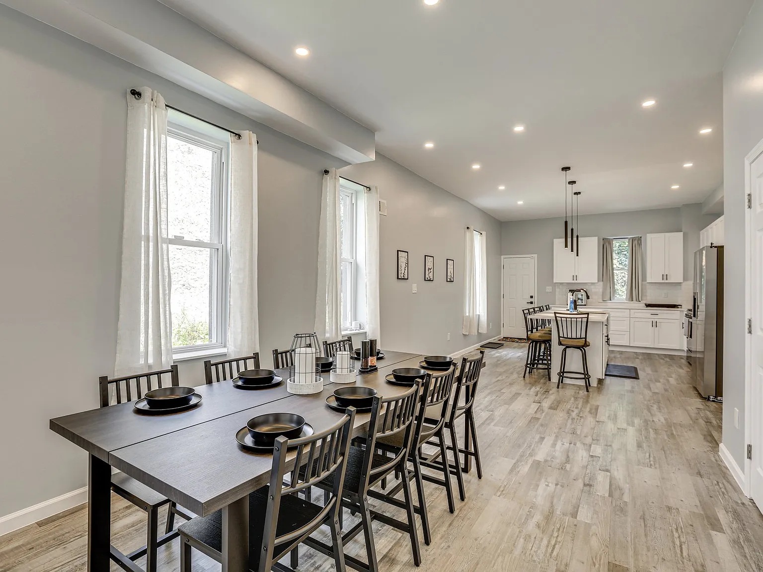 4 bed, 3.5 bath, 3145 sqft, $4,600 — Photo 3