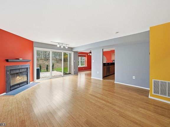 3rd image of 177 Hyde Park Rd