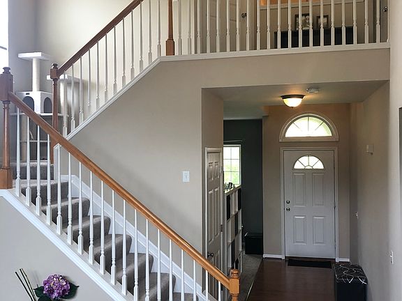 3rd image of 7130 Warwick Dr