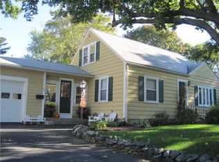65 Gillan Ave, Warwick, RI 02886