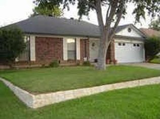 920 Freestone Dr, Arlington, TX 76017