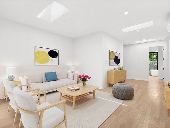 4th image of 261 W 131st St #2