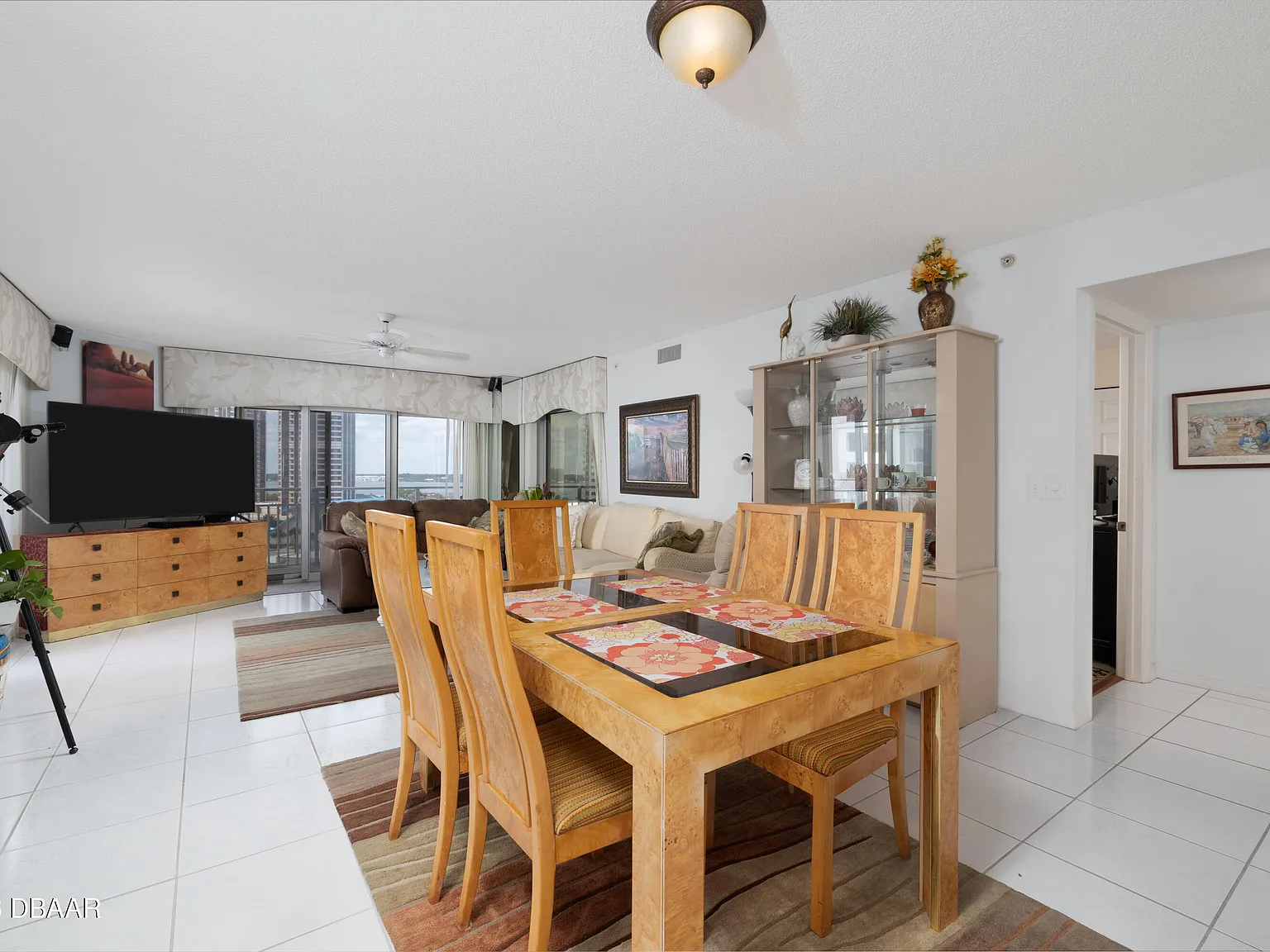3 bed, 2.0 bath, 1668 sqft, $2,500 — Photo 4