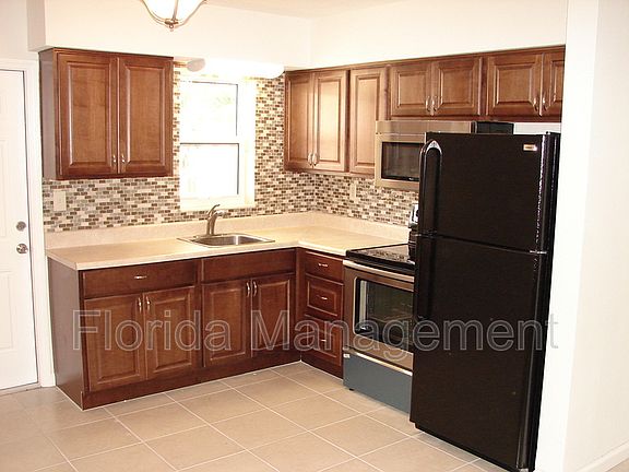 4th image of 1521 SE 23rd Ave #1
