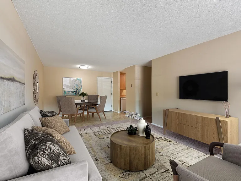 Shamrock Court Apartments — Photo 14