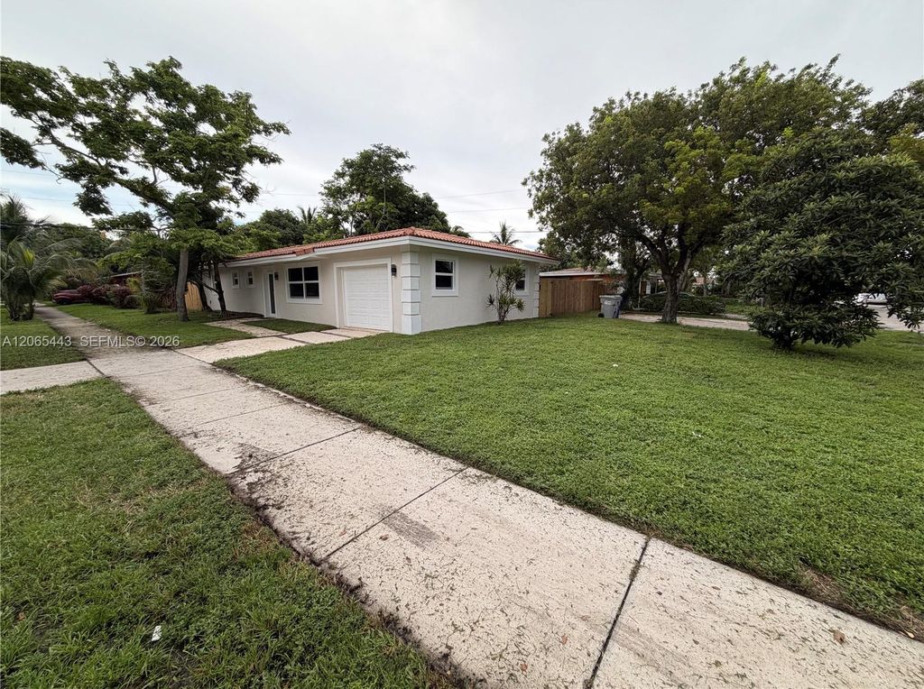 110 NE 17th Ct, photo 2