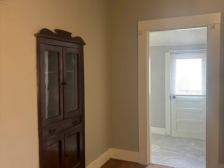 910 N Main St — Photo 5