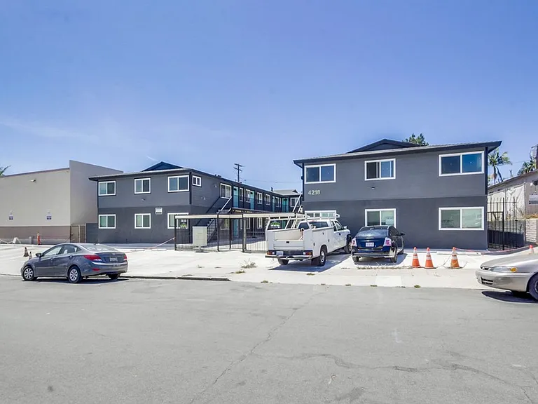 4218 49th St — Photo 30