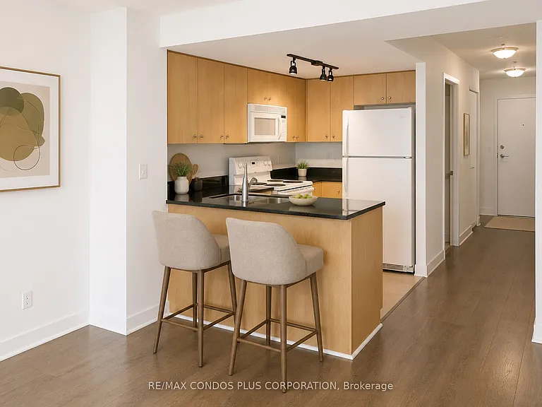 381 Front St W #705 — Photo 2