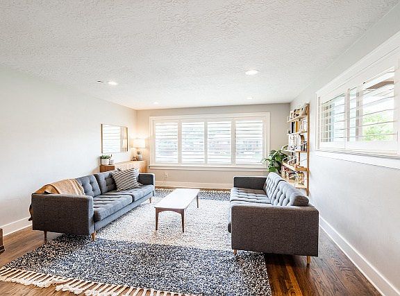 3rd image of 981 E Mount Loafer Cir