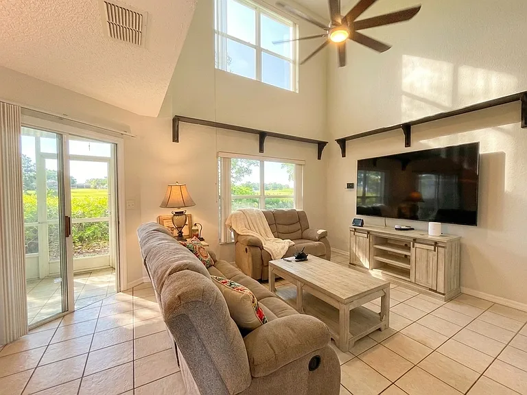 2487 Saint Augustine Blvd — Photo 10