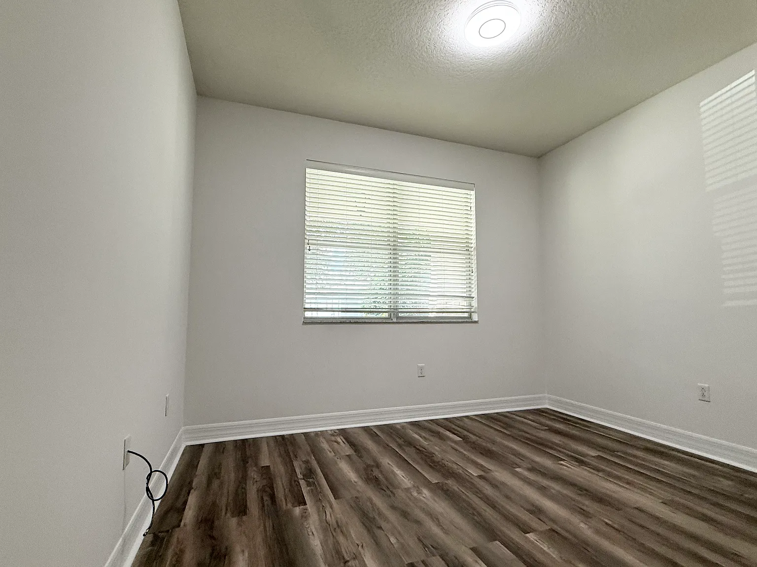 4 bed, 2277 sqft, $3,300 — Photo 4