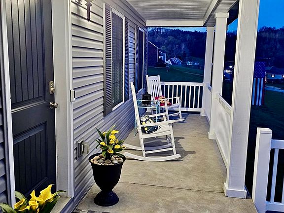 4th image of 334 Evergreen Dr