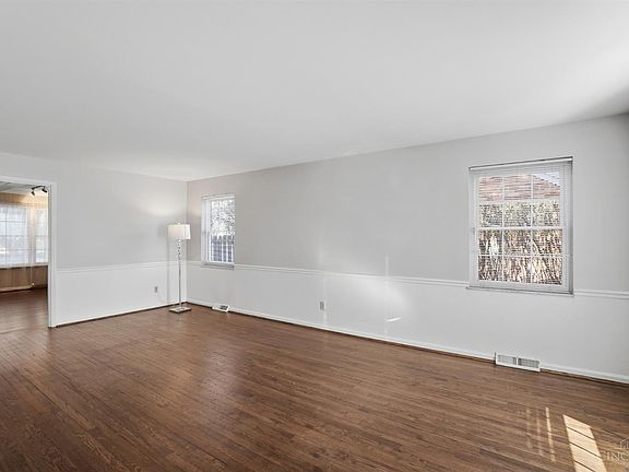 3rd image of 8677 Shagbark Dr