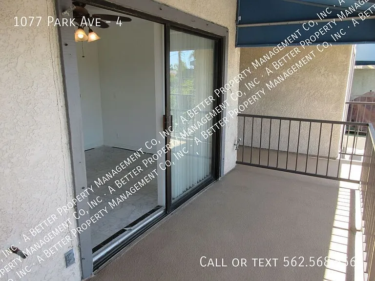 1077 Park Ave #4 — Photo 2