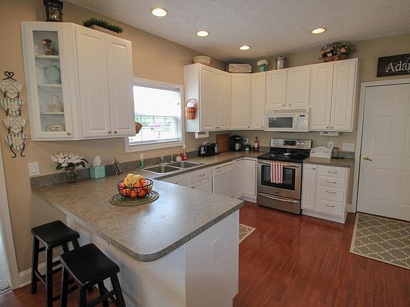 3rd image of 4378 Tara Way