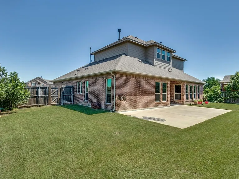 909 Sunnyvale Dr — Photo 23