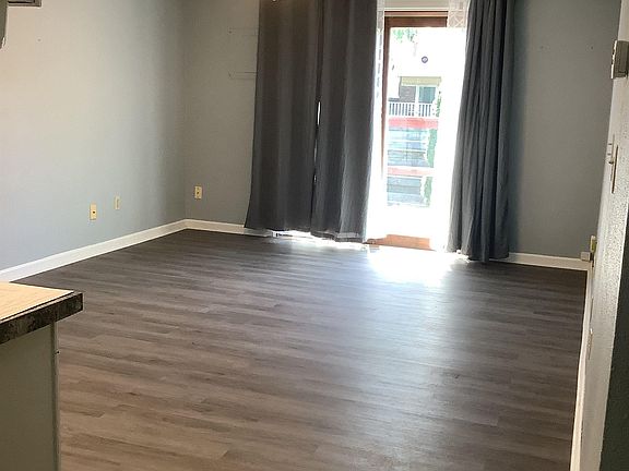 5th image of 2805 Rockford Court South Cir