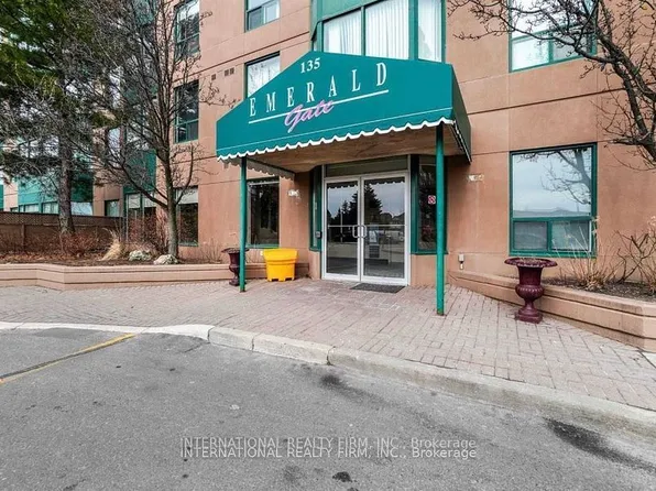 135 Hillcrest Ave, Mississauga, ON