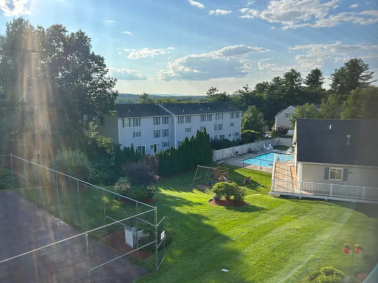 Townhouse, pool, tennis courts, playground