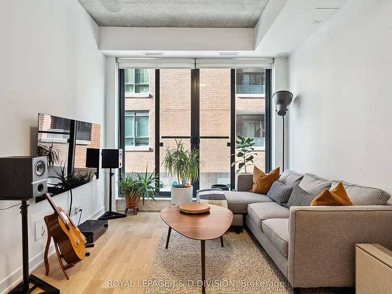 8 Dovercourt Rd #207 — Photo 3