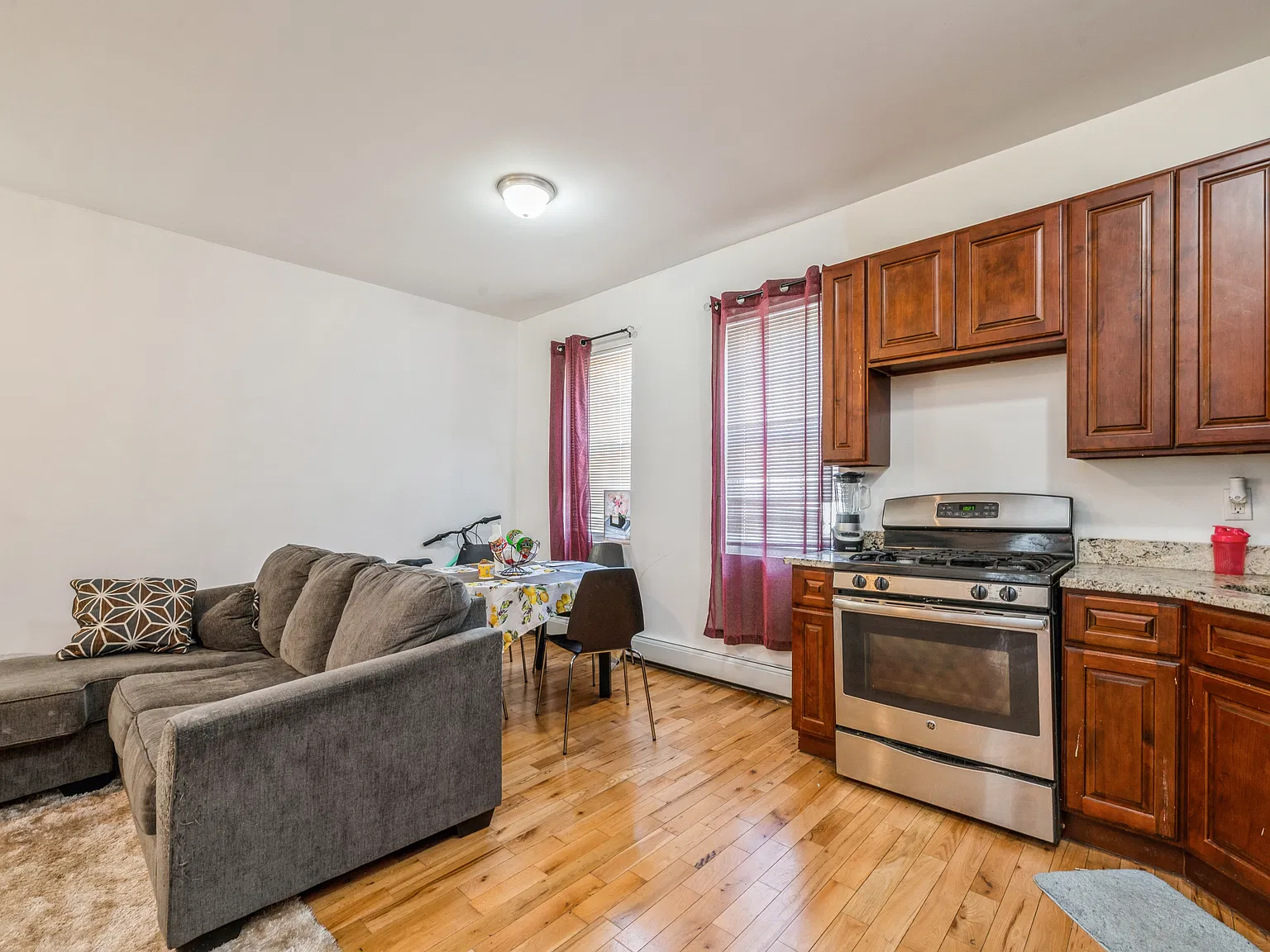 3 bed, $3,800 — Photo 2