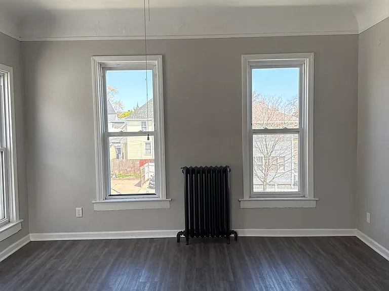 927 Ontario St — Photo 12
