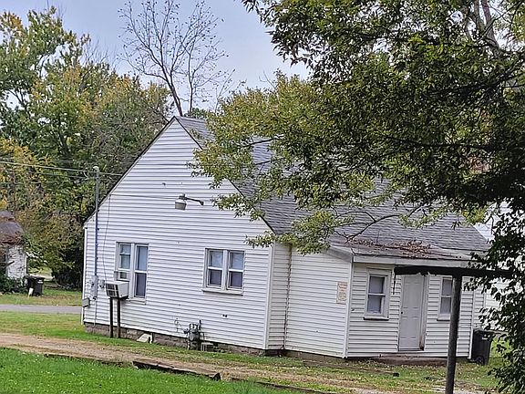 3rd image of 704 N Carico St