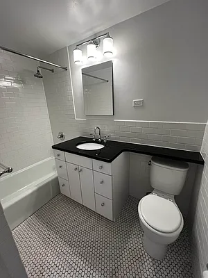 Rented by Salon Realty Corp | media 4