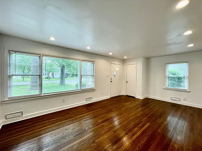 5621 Larry Ave — Photo 6