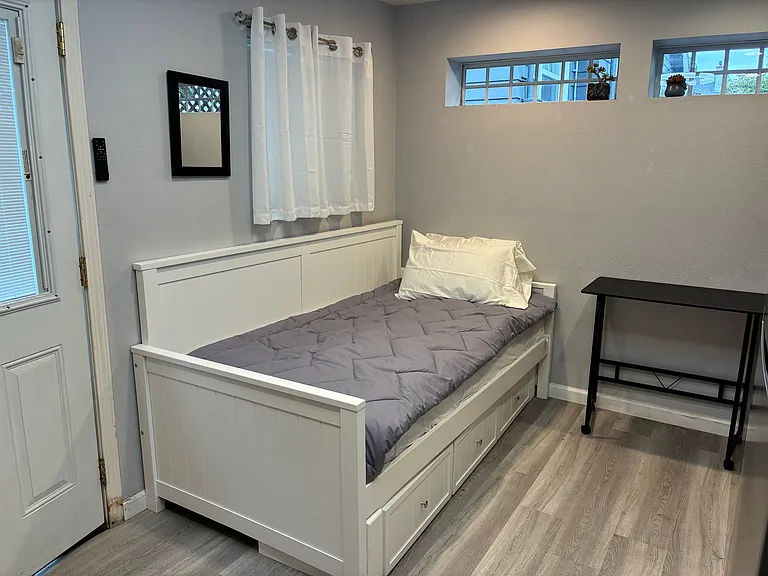 230 Cambridge Ave #230 — Photo 4
