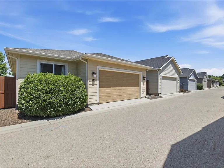 1415 E Summerheights Dr — Photo 35