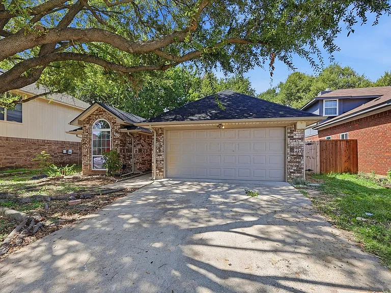8812 Sabinas Trl — Photo 44