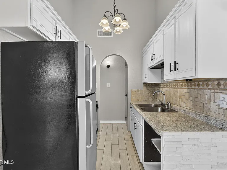9128 Bur Oak Cir — Photo 11