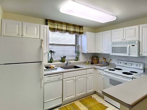 2nd image of 95 W Squantum St APT 716