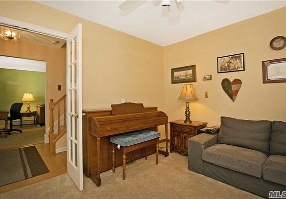 3rd image of 270 Bridgeport Ave