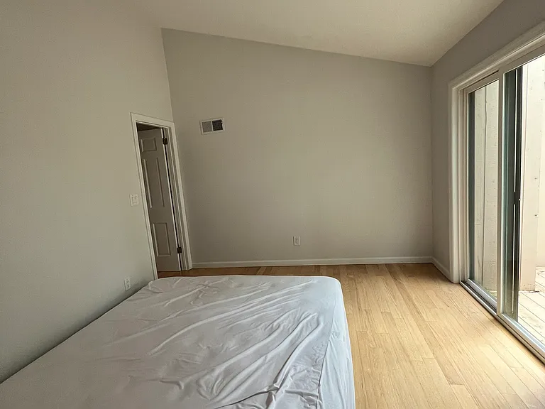 100 Hope St #5 — Photo 39